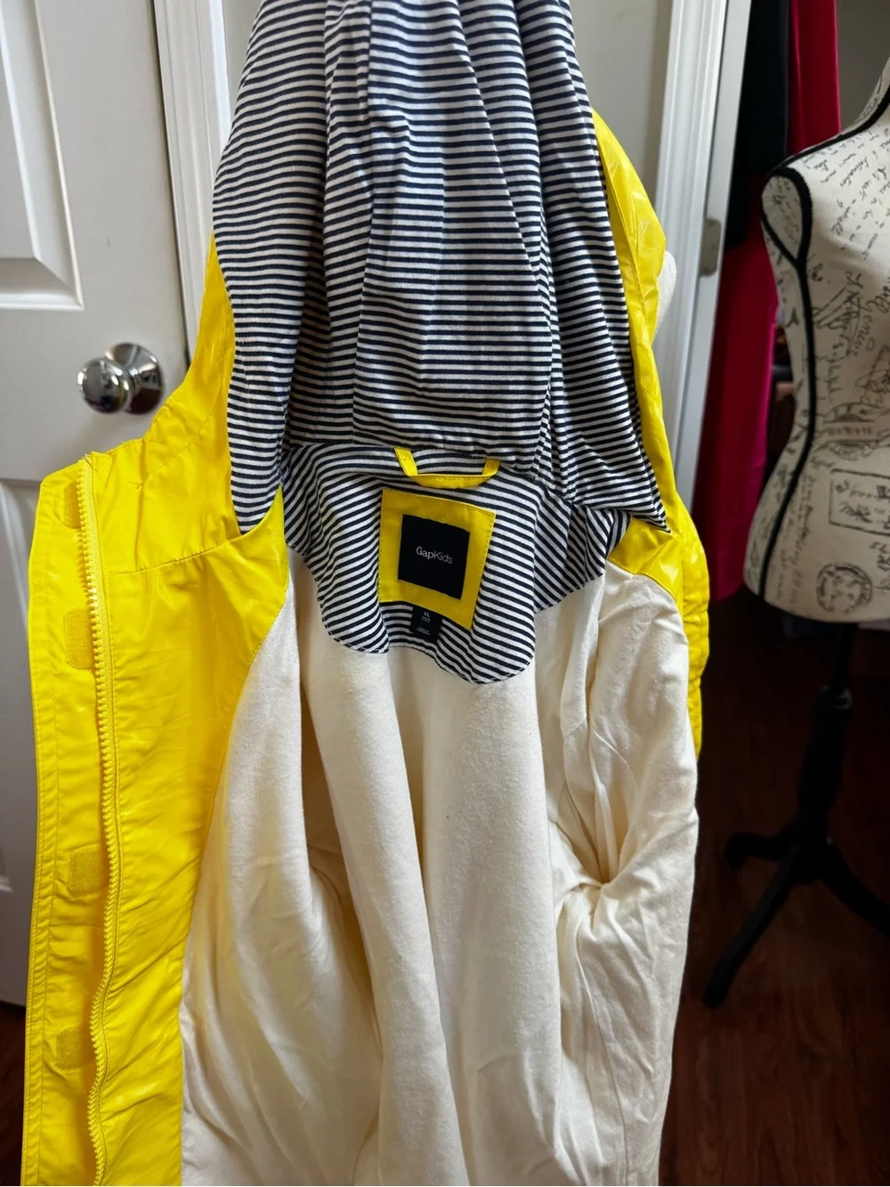 ☔️ GapKids Yellow Slicker Raincoat 🧥 Hooded Jacket Classic Style | Lined